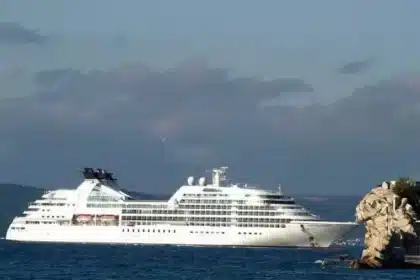 Carnival Corporation Menjual Seabourn Odyssey ke MOL Group
